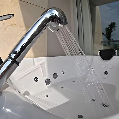 Con Jacuzzi En Baia Kristal Apartamento Cartagena