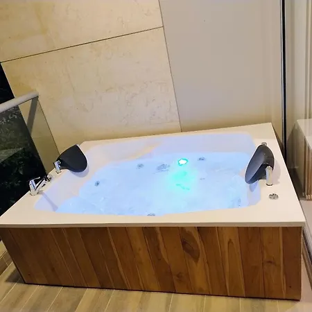 Con Jacuzzi En Baia Kristal Cartagena