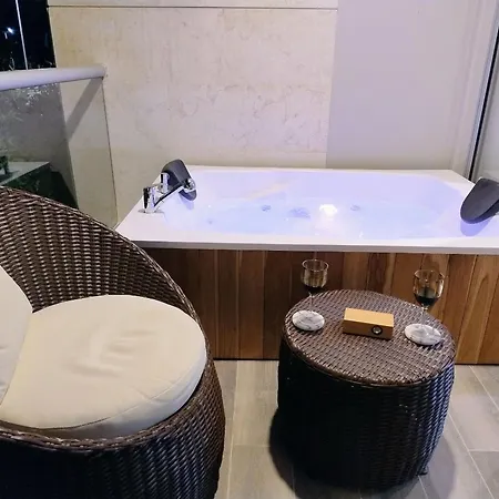 Con Jacuzzi En Baia Kristal Apartamento *