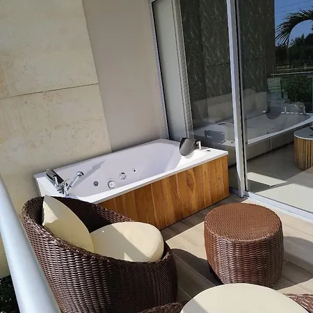 Con Jacuzzi En Baia Kristal Apartamento *