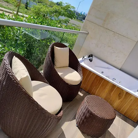 Apartamento Con Jacuzzi En Baia Kristal *